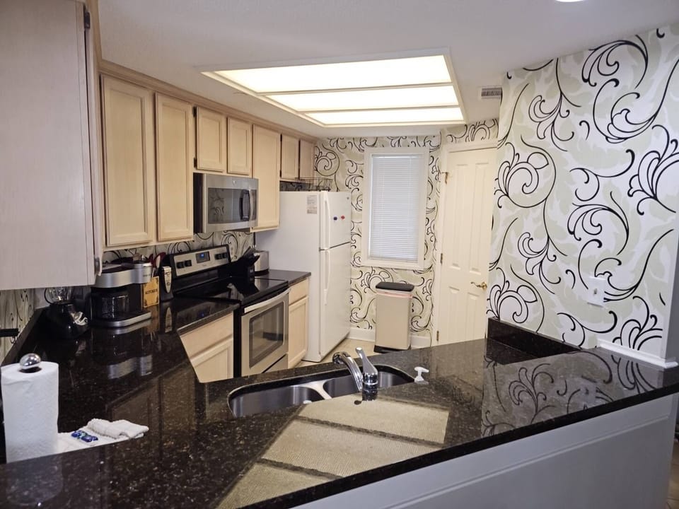 Bright comfortable  and fully equipped kitchen