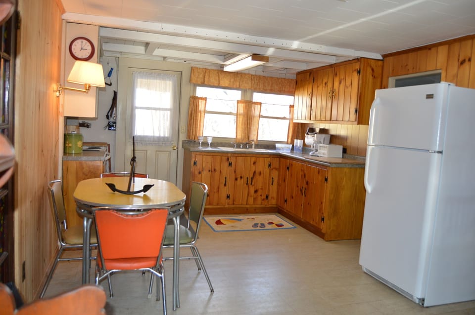 Kitchen with full size appliances & 2nd dining table