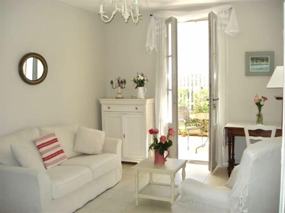 Salon leading to private terrace with a table and chairs suitable for 4 people.