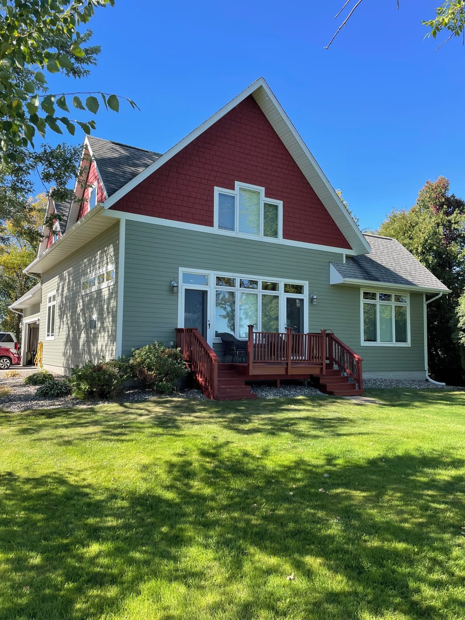 Welcome to Lake Daze! Front view from the lake.