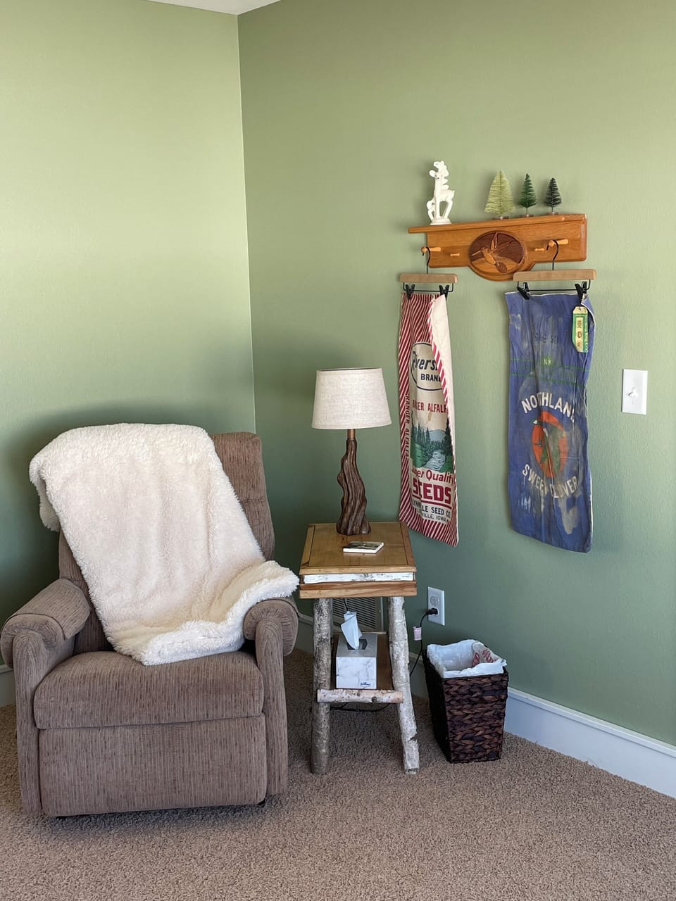 Front bedroom sitting area. Peaceful & relaxing, with beautiful views!