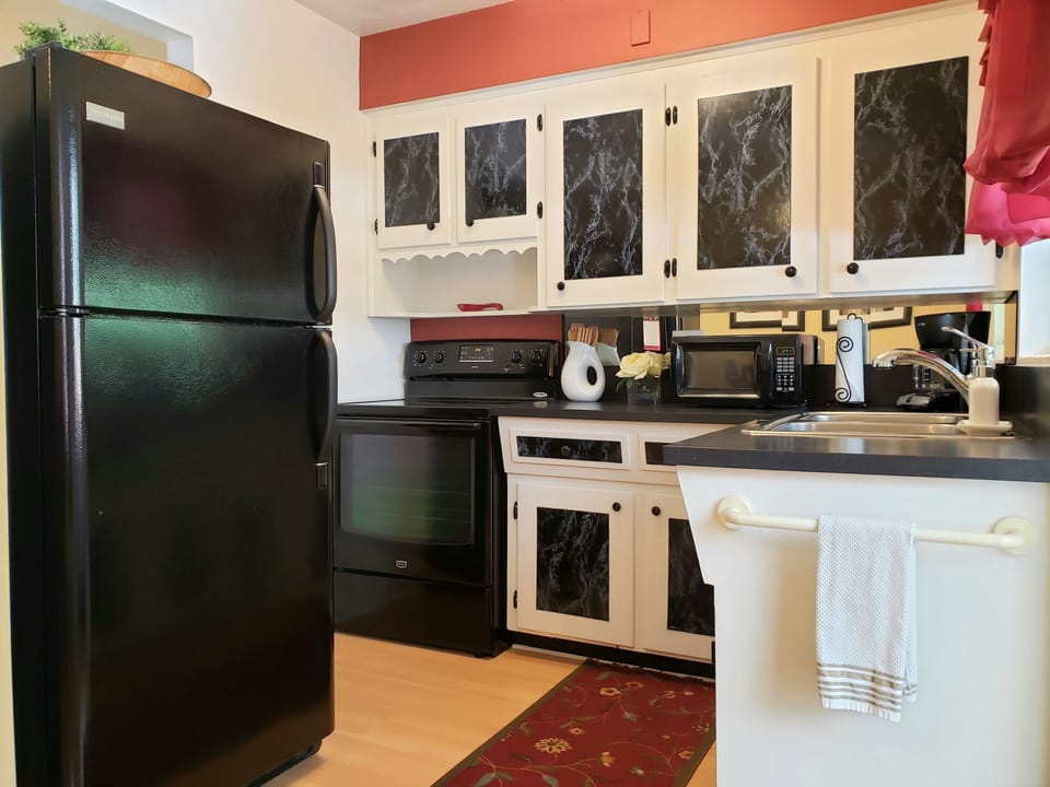 Cozy Full Kitchen with everything you need to prepare fresh home cooked meals