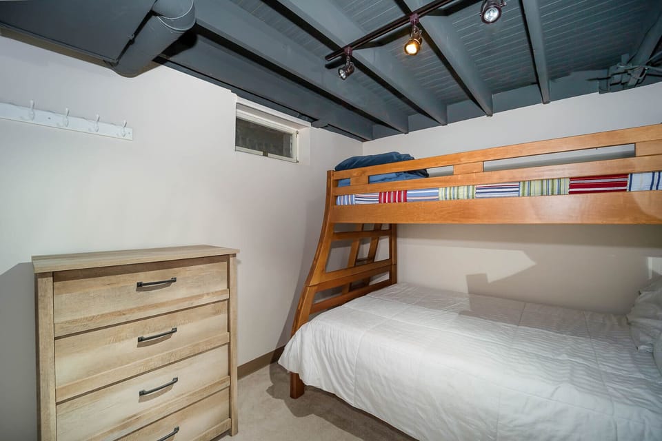 Lower Floor - Bunkbed
