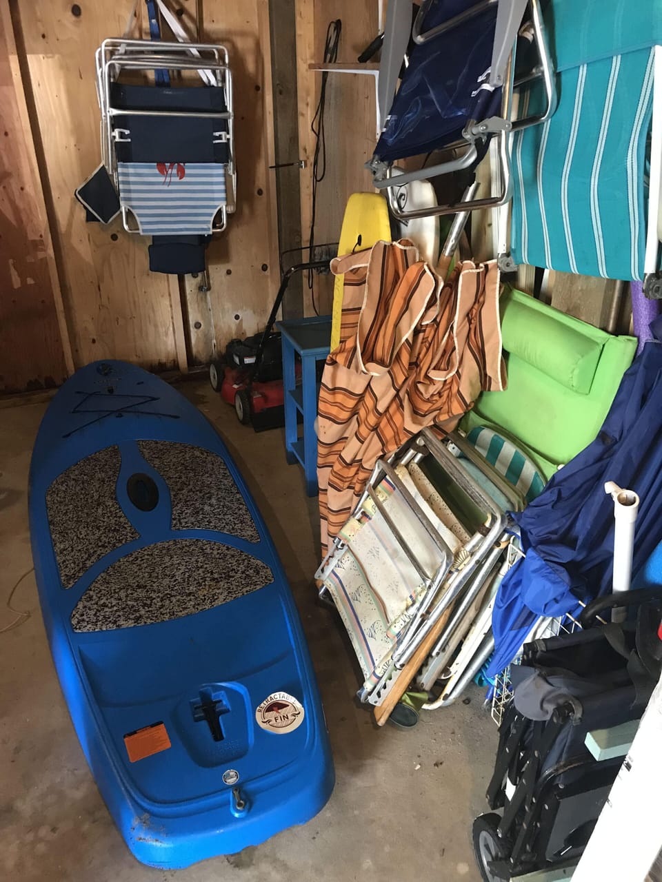 Enjoy the paddle board and kayaks in the canal with life jackets.