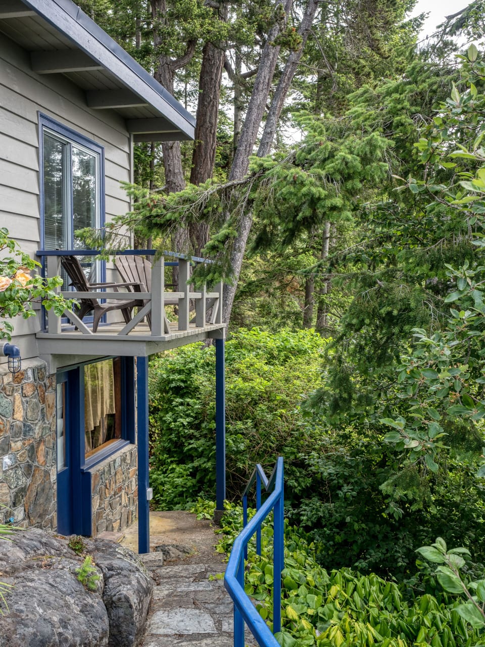 Walk way toward the third bedroom and beach access