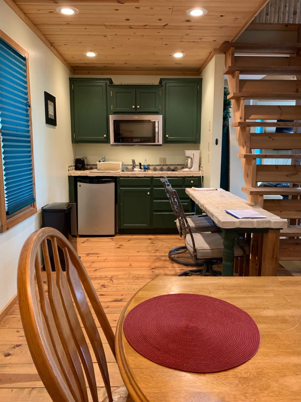 Kitchenette with Microwave/Convection oven