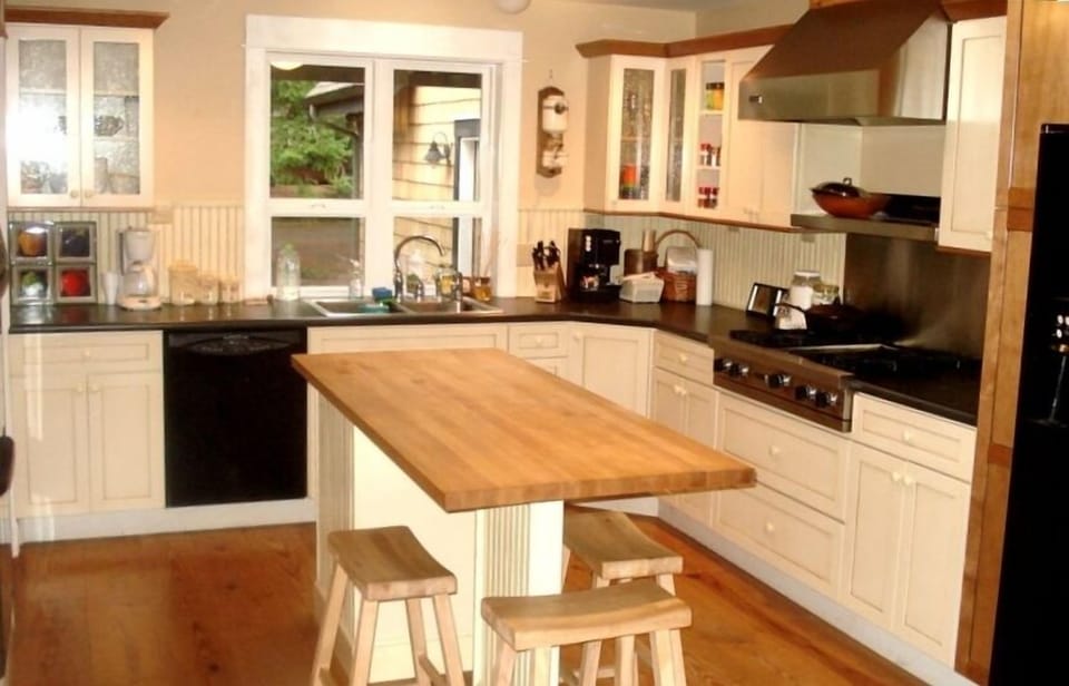 Gourmet kitchen fully equipped with Viking range, double ovens, espresso maker.