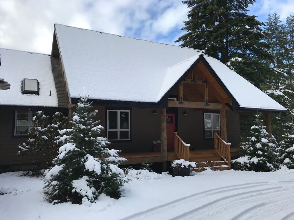Another view of front of house