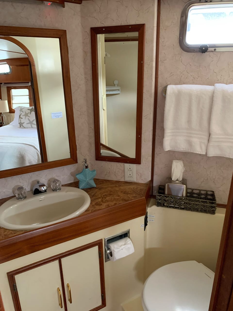 Master bathroom (head)