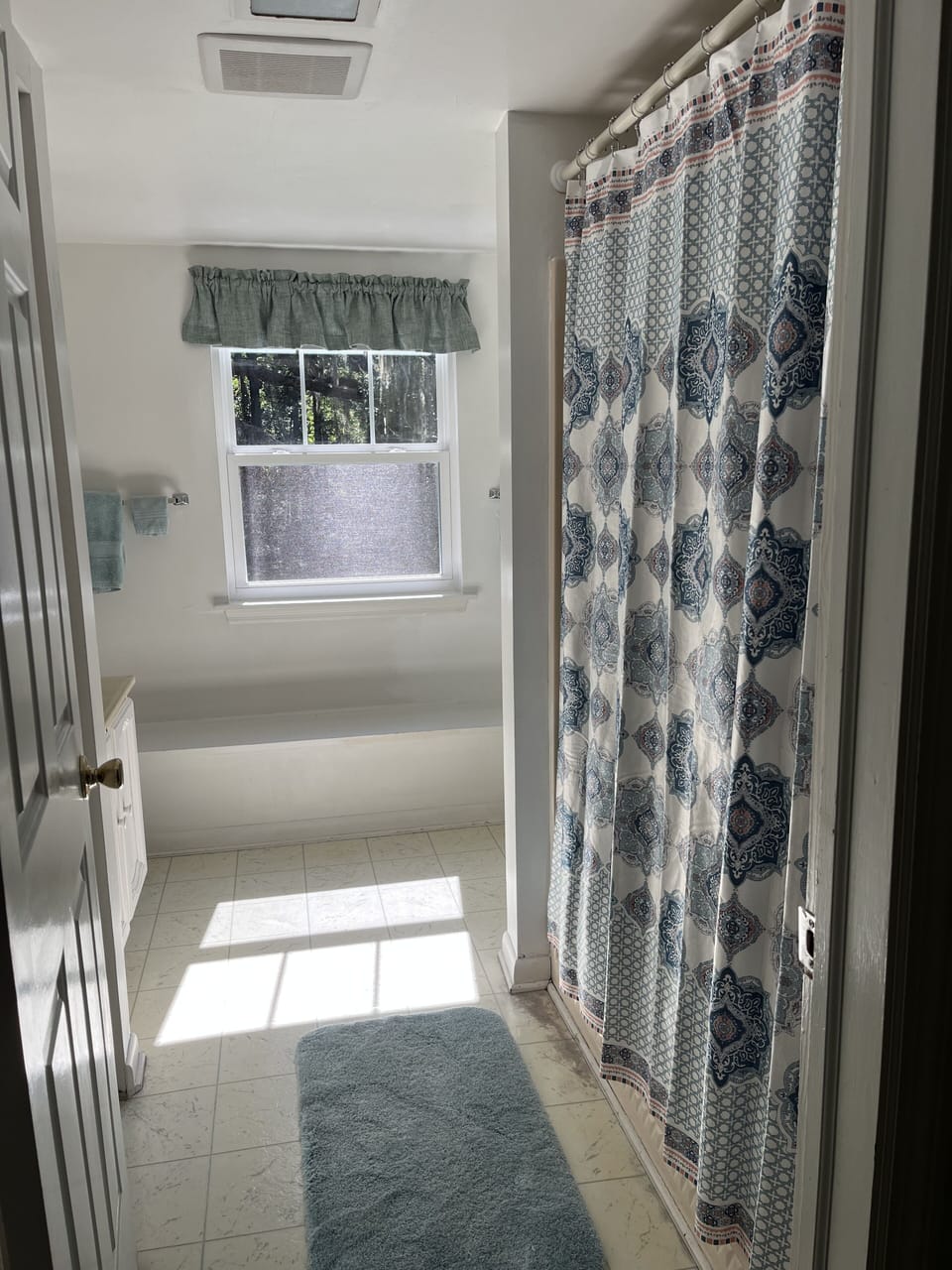 Upstairs full bathroom