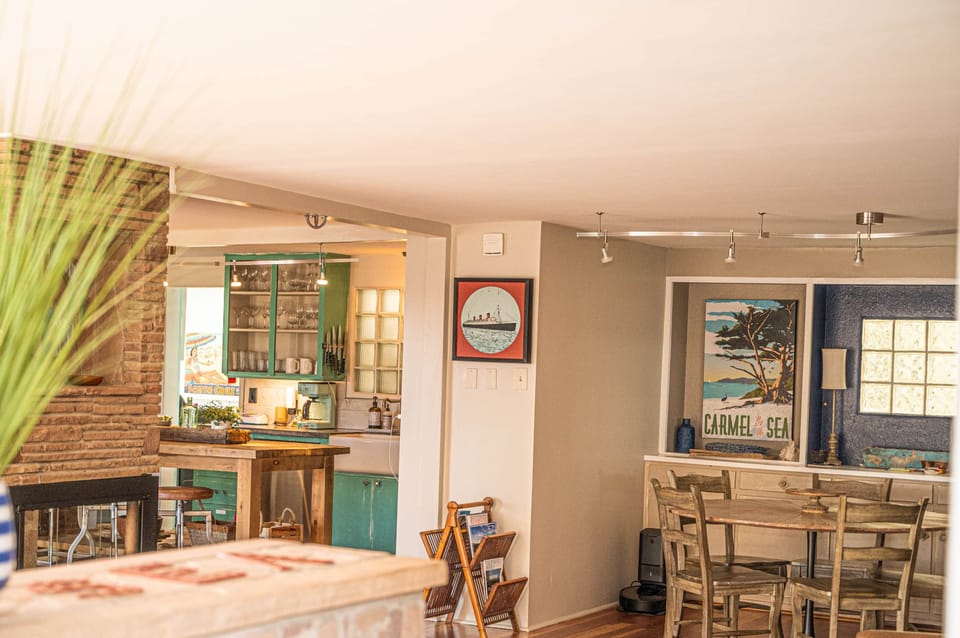 Entrance photo 2 863 Main Street