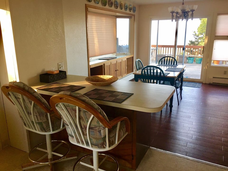 Breakfast bar