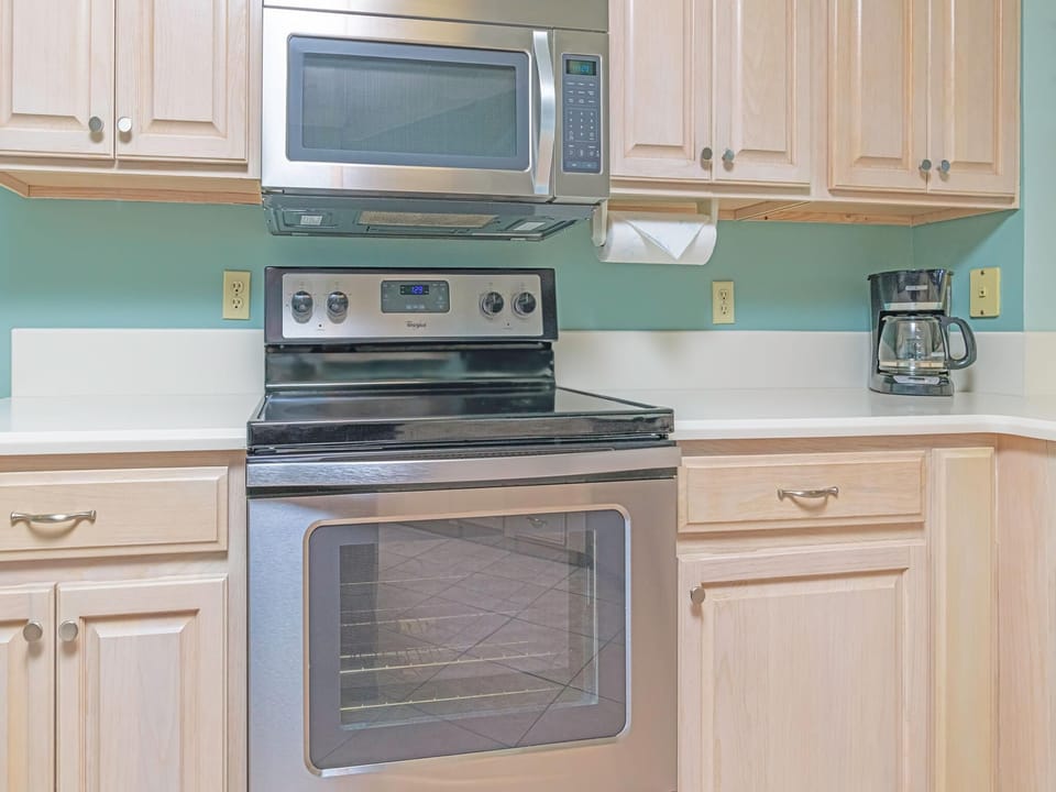 Fully equipped kitchen with newer appliances!