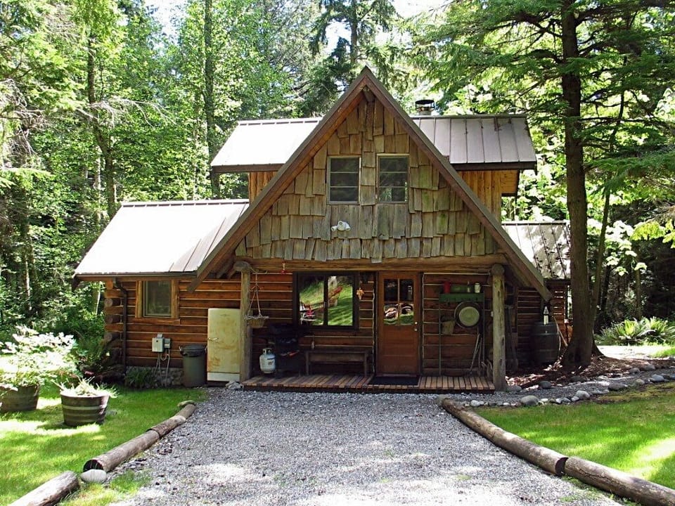Covered back porch with BBQ