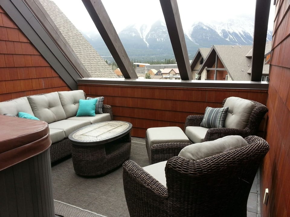 Cozy Private Roof-top Retreat