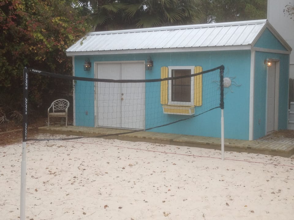 Volleyball court. Bunkhouse has own fridge, microwave & TV/DVD - Sleeps 5