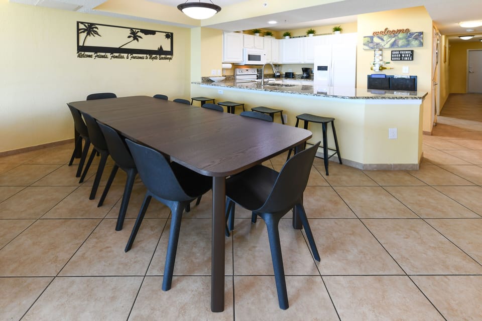 New 10 person table & granite throughout added in 2022!