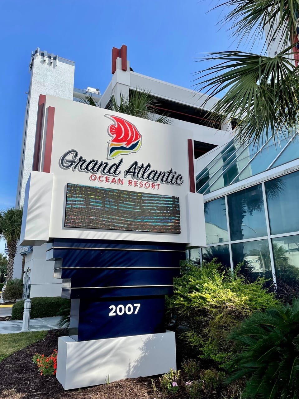 You can't beat this southern Myrtle location with a 5 min ride from the airport!