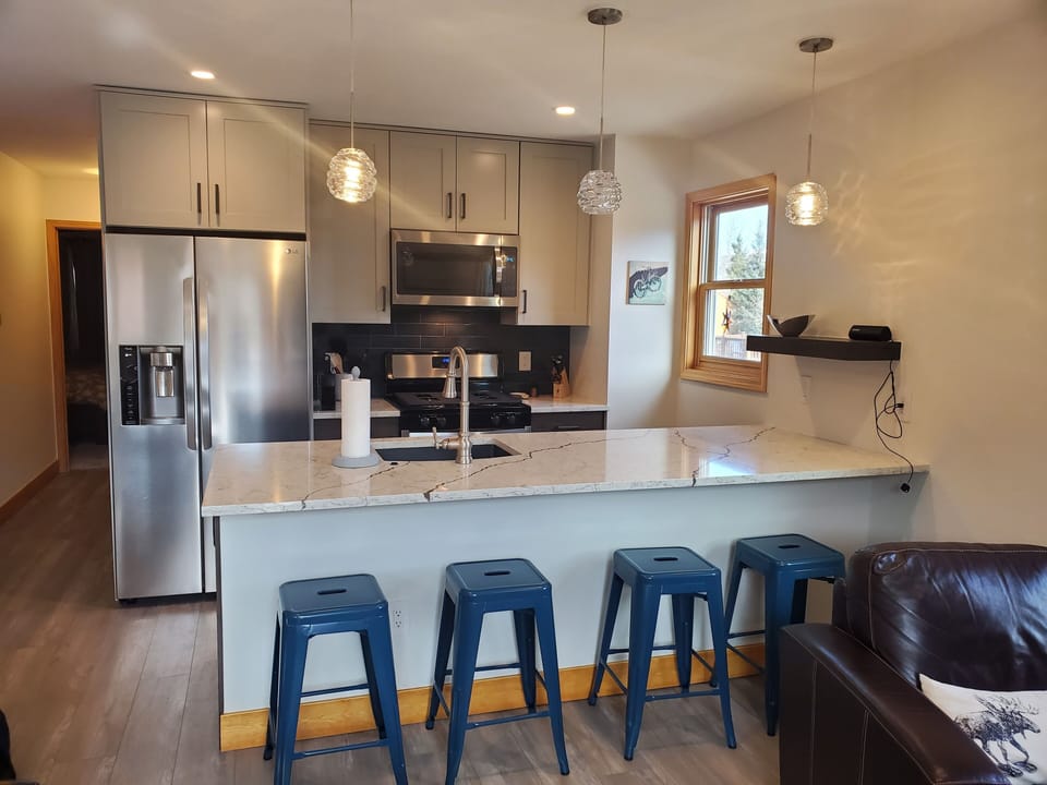 Newly remodeled kitchen with quartz countertops, ss appliances, fully stocked