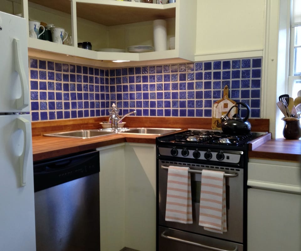 Newly renovated Kitchen - Butterfly sink, gas oven & cooktop, dishwasher  
