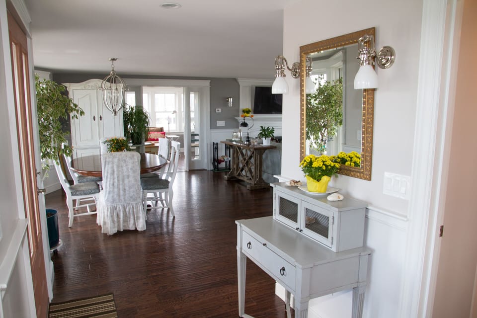 Front Entry Showing Dining Area and Door to Separate Sun Room