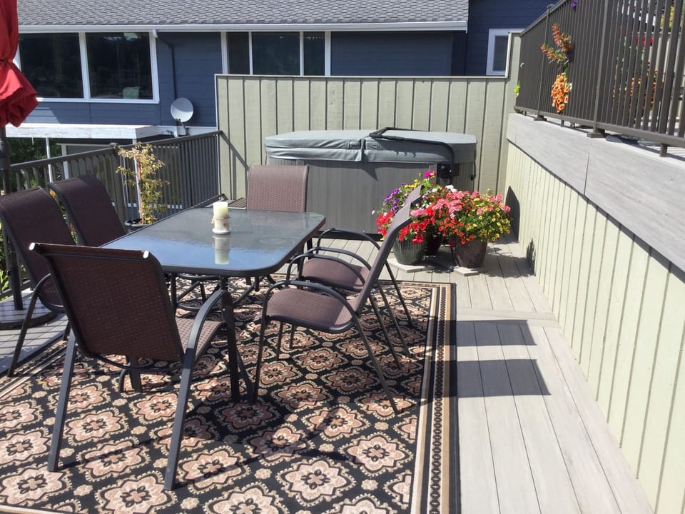 Lower deck