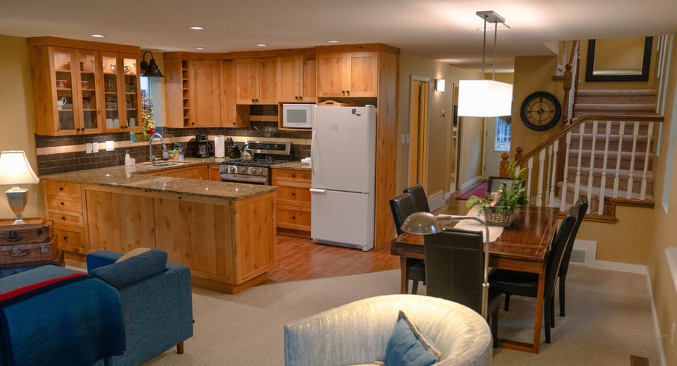 Kitchen and dining area
