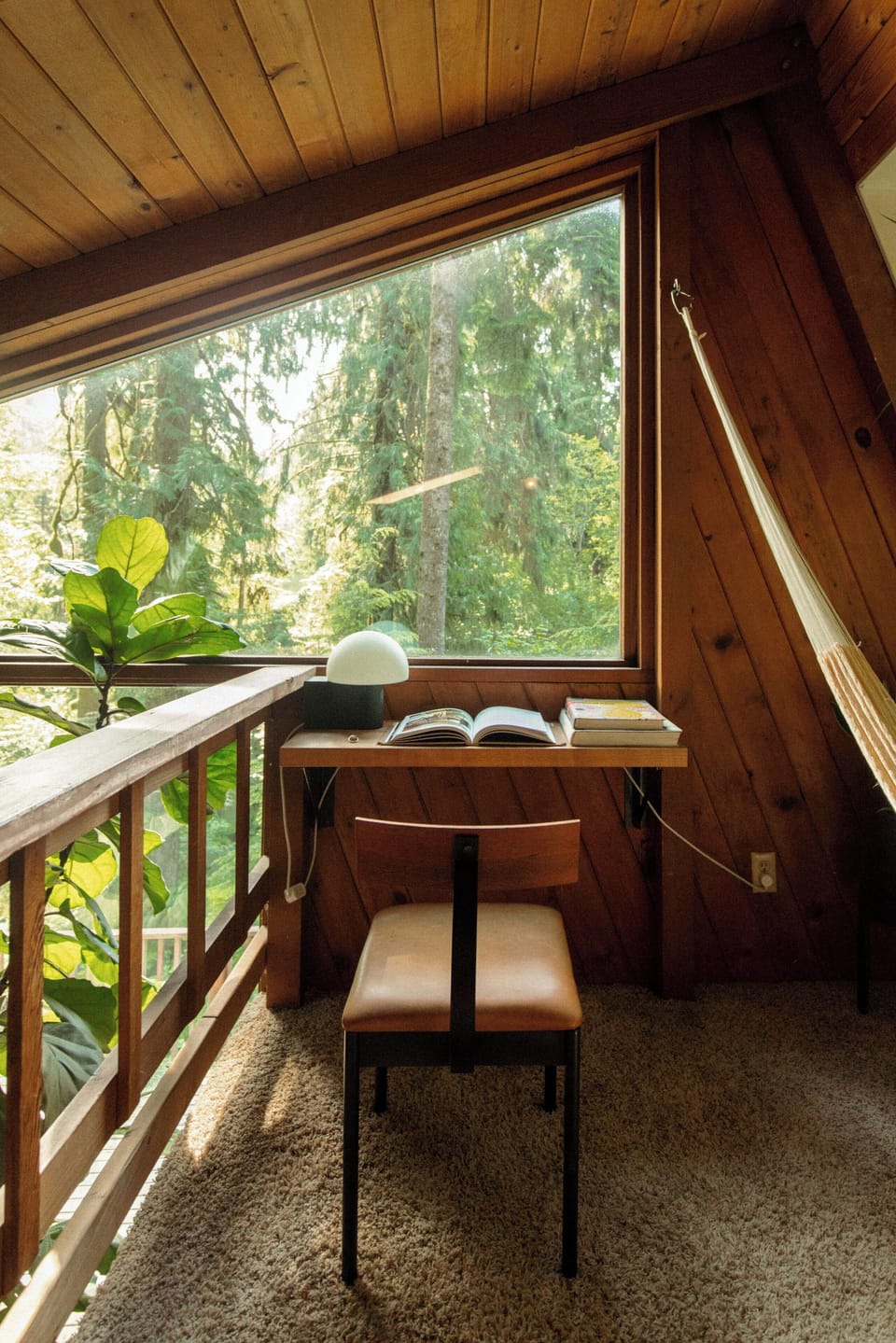 Writing desk and hammock in the loft