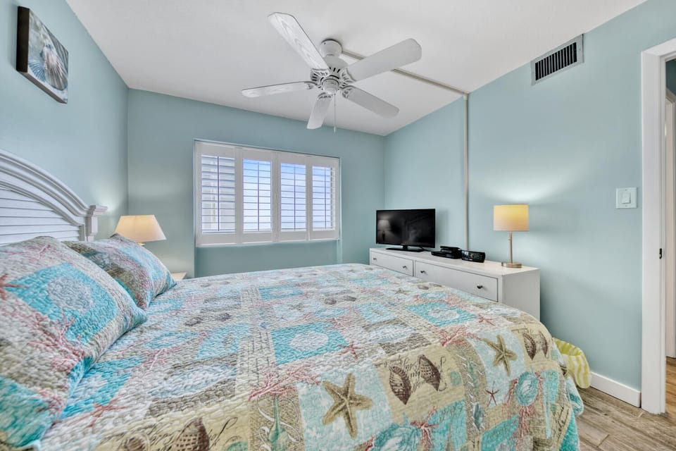 Third Bedroom - Queen bed, gulf view