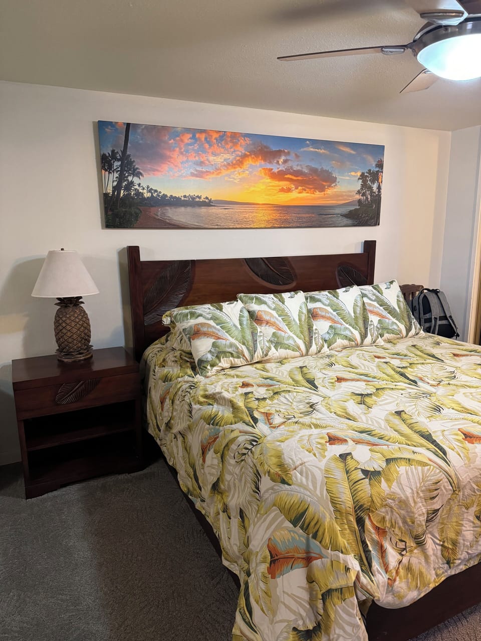BedroomKing bed