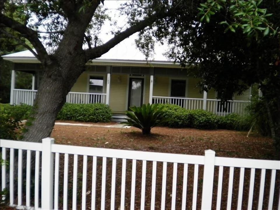 Home with front porch 