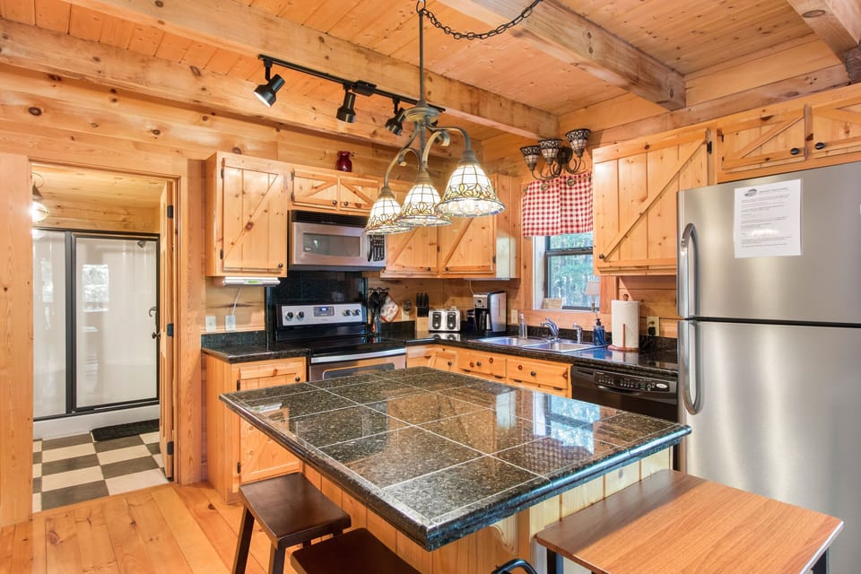 Fully appointed kitchen with all the conveniences of home for perfect meals!