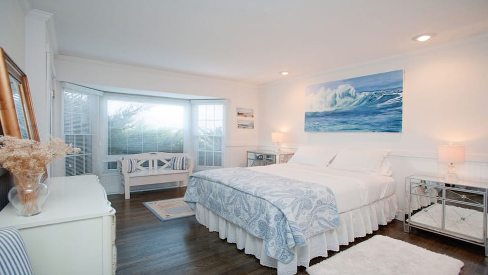 Downstairs Master king bedroom with ensuite full bath