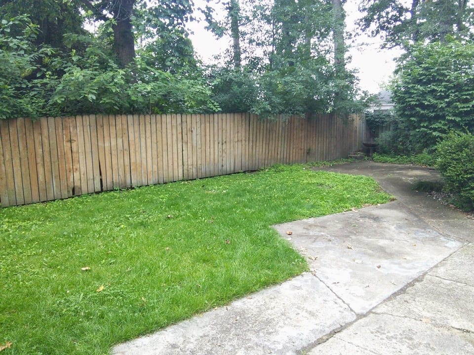 Back yard perfect for your pre-game tailgate party