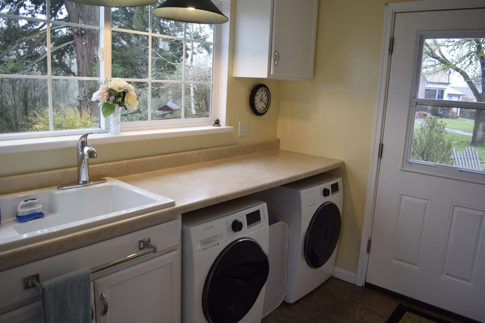 Utility room doors open onto front and back decks.