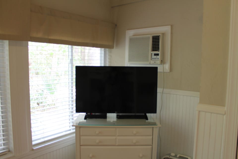 Third bedroom flat panel TV & DVD player