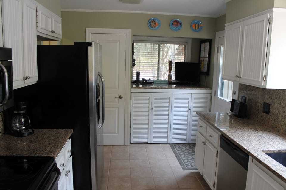 Kitchen - with TV
