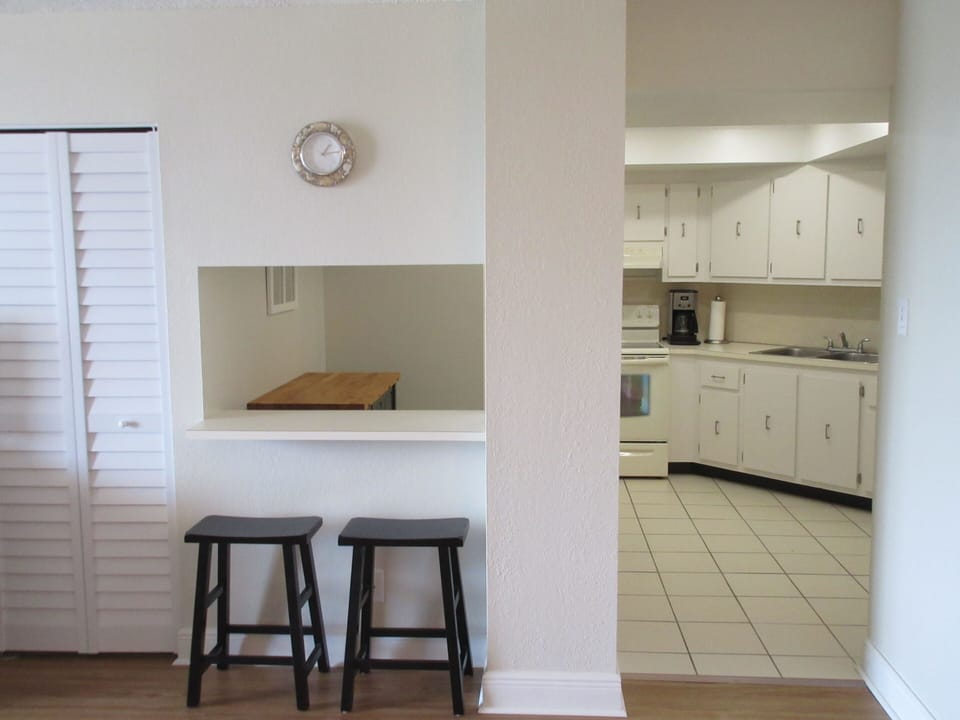 Kitchen Breakfast Bar