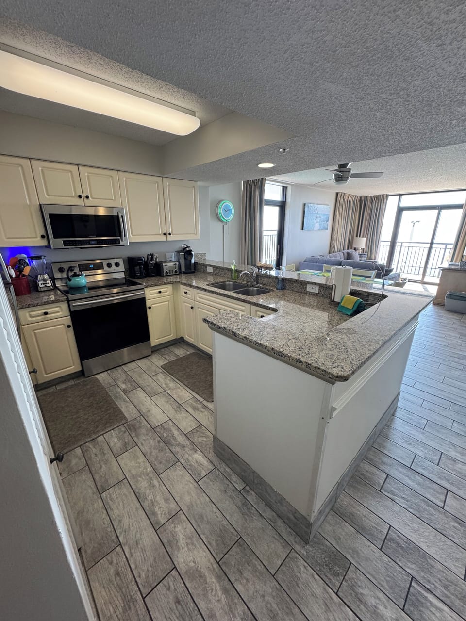 A full kitchen with all your needs!!