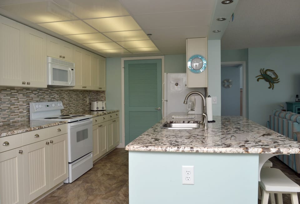 The kitchen is amazing! Granite counters, new cabinets, full tile backsplash! 