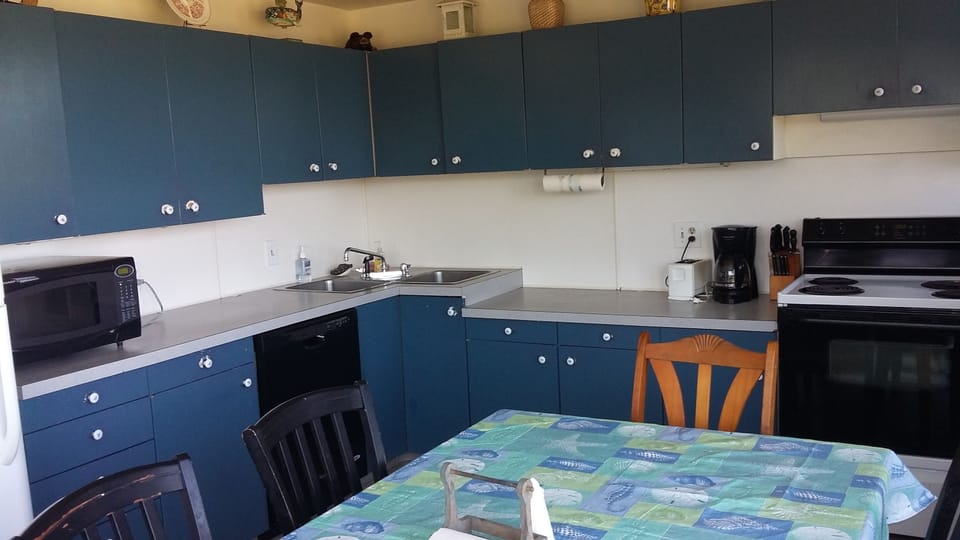 Large eat-in kitchen