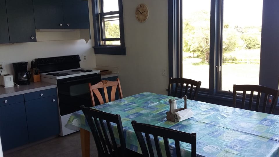 Eat-In Kitchen