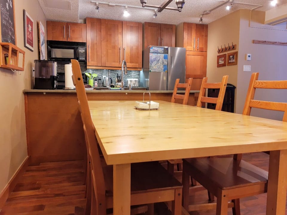 kitchen/dining