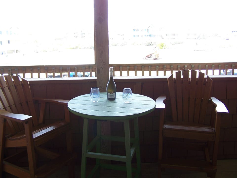 "Bistro" - front porch
