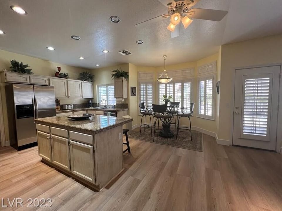Kitchen/Breakfast Nook