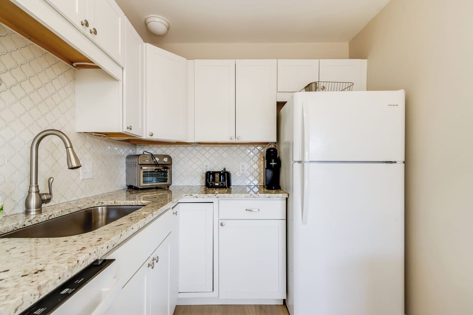 Updated and fully stocked kitchen with Keurig coffee machine