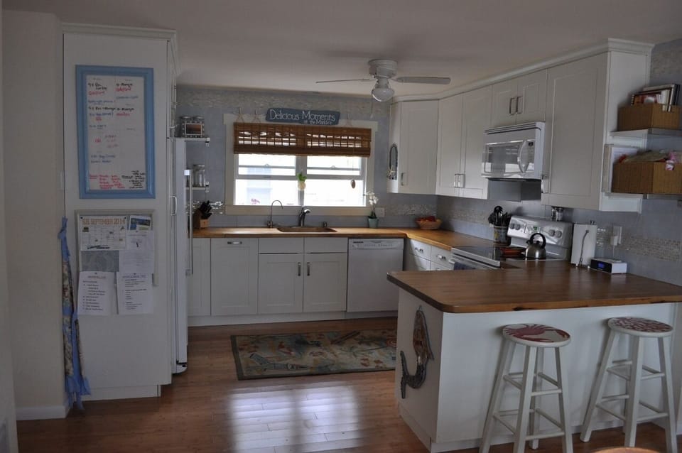 Kitchen. Newly remodeled.