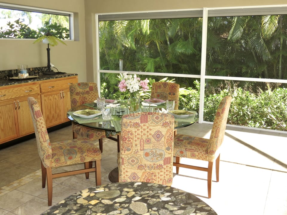 Outside dining fully enclosed 