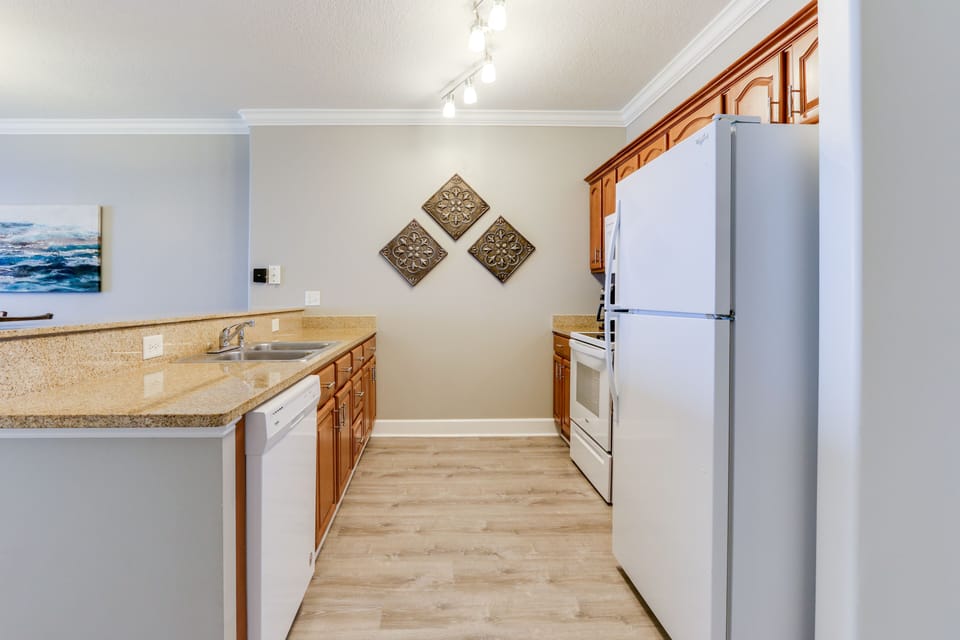 Nice large kitchen thats easy to move around in while cooking.