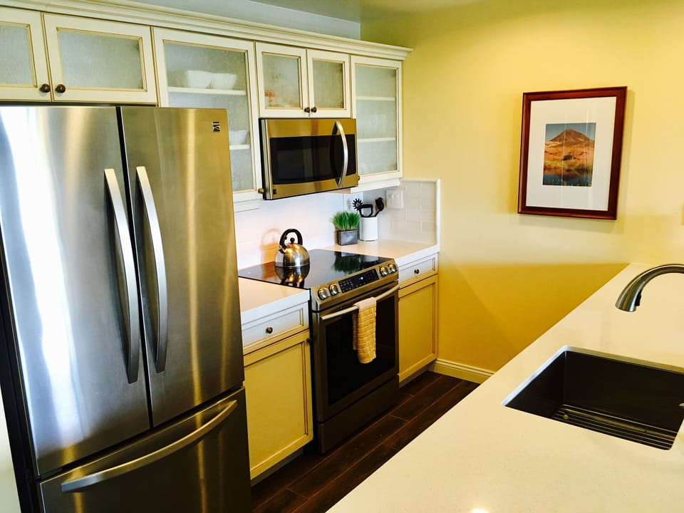 Gourmet Kitchen with Samsung 5 burner range and Kitchenaid appliances. 